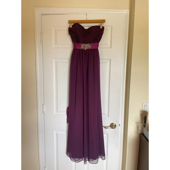 Adrianna Papell Burgundy Chiffon Maxi Gown with Beaded Belt Sash, Size 4 🗣 - Picture 3 of 9
